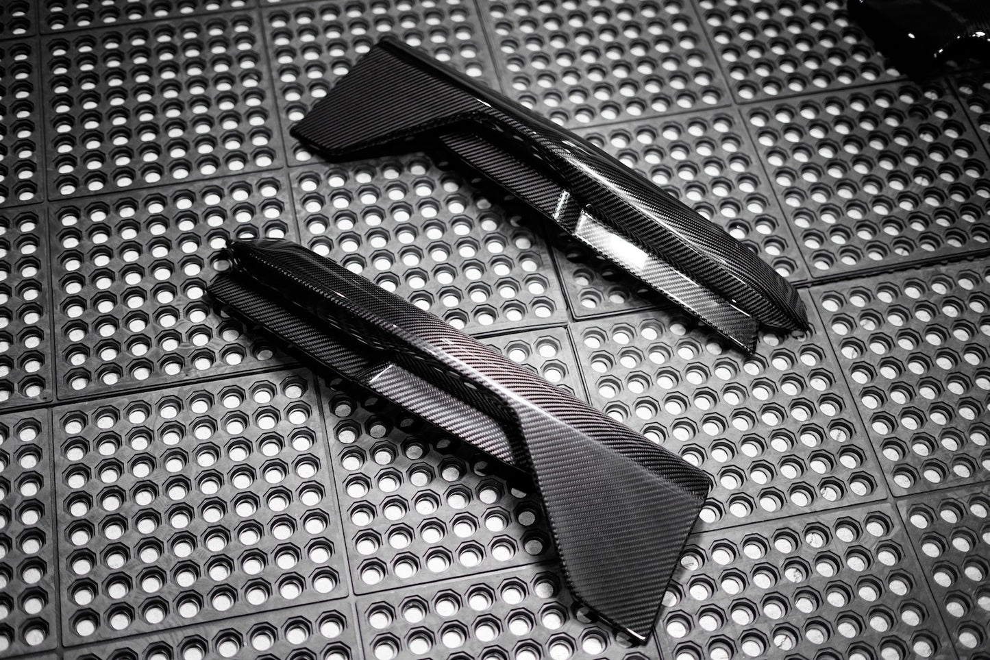 G8X MP Style Dry Carbon Fiber Rear Corners